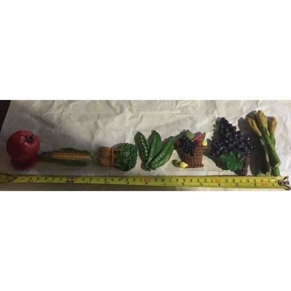 Set of 7 Vintage Mixed Vegetables/Fruit Magnets - Picture 5 of 6